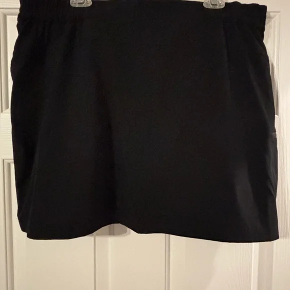 32 Degrees Classic Black Skort with Pockets - Picture 5 of 16